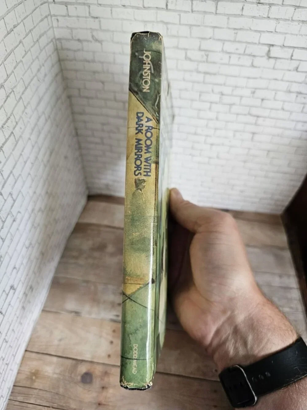 Velda Johnston A Room with Dark Mirrors 1975 Gothic Suspense Hardcover DJ